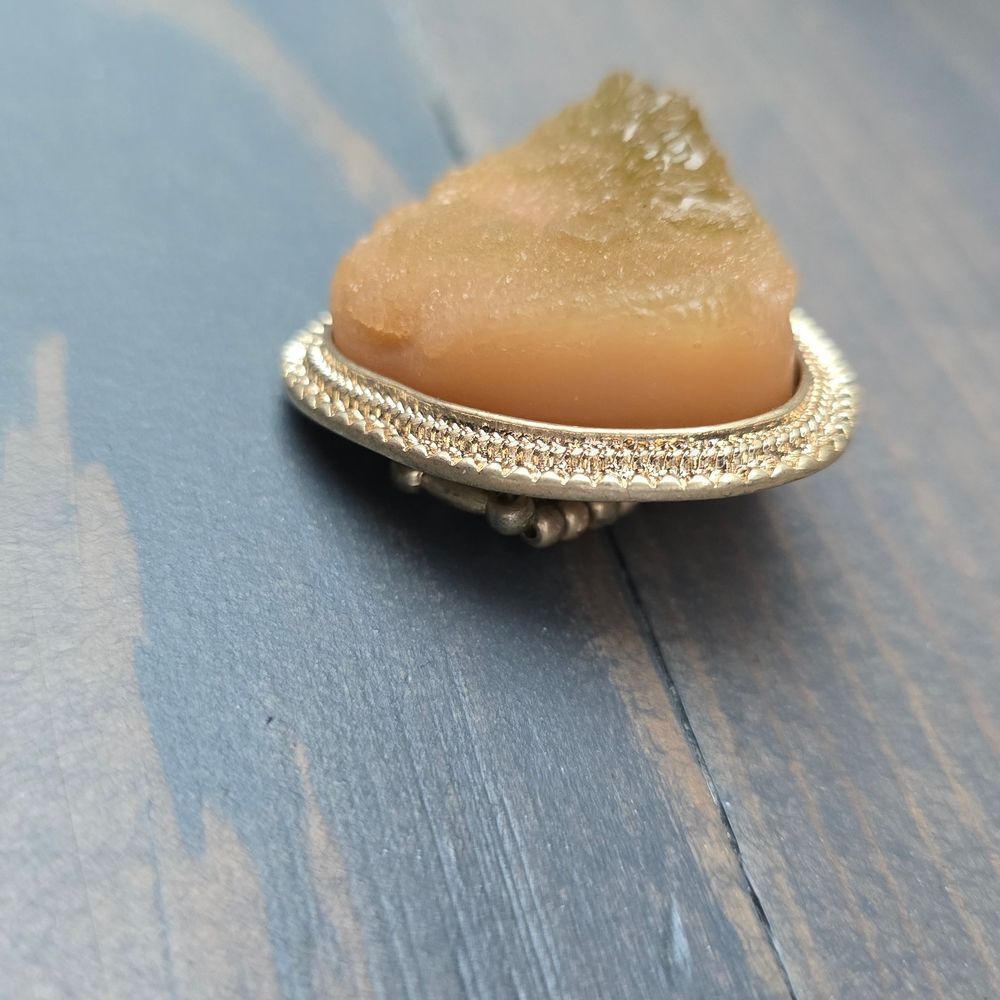 Elegant Gold-Tone Stone Ring